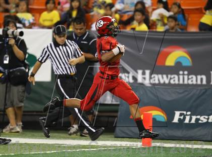 Thumbnail 3 in Kahuku vs. Punahou (HHSAA D1 Final) photogallery.