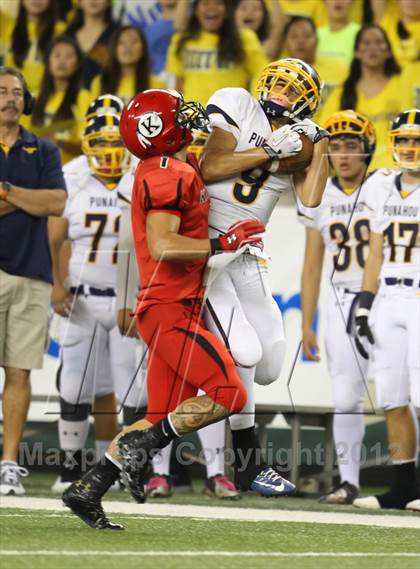Thumbnail 1 in Kahuku vs. Punahou (HHSAA D1 Final) photogallery.