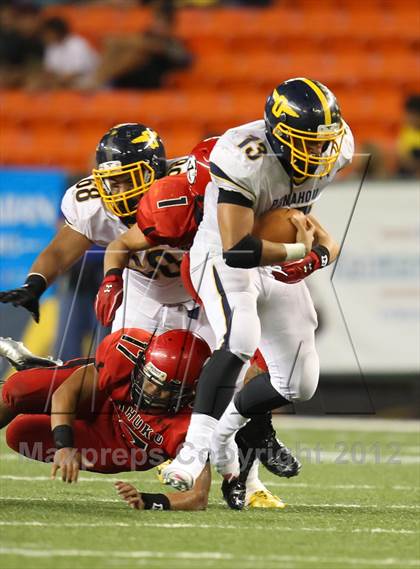 Thumbnail 3 in Kahuku vs. Punahou (HHSAA D1 Final) photogallery.