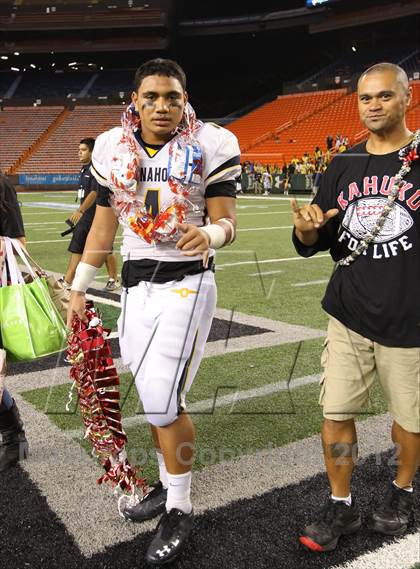 Thumbnail 2 in Kahuku vs. Punahou (HHSAA D1 Final) photogallery.