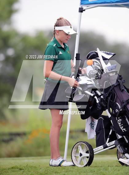 Thumbnail 1 in UIL 4A Girls Golf Finals photogallery.
