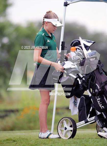 Thumbnail 3 in UIL 4A Girls Golf Finals photogallery.