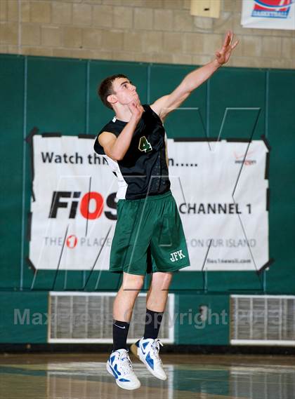 Thumbnail 3 in Long Beach vs Bellmore JFK (Section 8 Class B Final) photogallery.