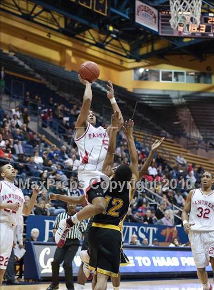 Thumbnail 3 in Bishop O'Dowd vs. St. Mary's photogallery.