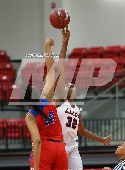 Thumbnail 3 in Duncanville vs. Allen (UIL 6A Regional Semifinals Playoff) photogallery.