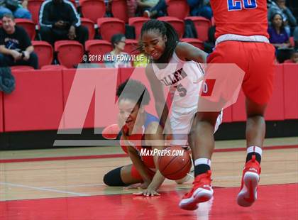 Thumbnail 3 in Duncanville vs. Allen (UIL 6A Regional Semifinals Playoff) photogallery.