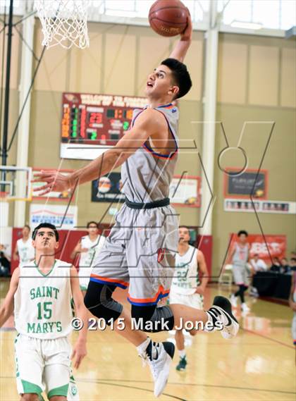 Thumbnail 2 in St. Mary's vs Rainier Beach (Hoophall West Invitational) photogallery.