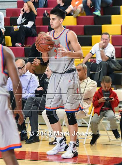 Thumbnail 3 in St. Mary's vs Rainier Beach (Hoophall West Invitational) photogallery.