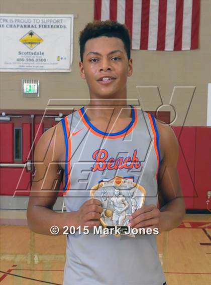 Thumbnail 1 in St. Mary's vs Rainier Beach (Hoophall West Invitational) photogallery.