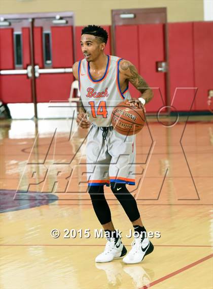 Thumbnail 1 in St. Mary's vs Rainier Beach (Hoophall West Invitational) photogallery.