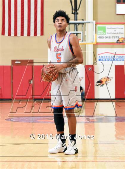 Thumbnail 1 in St. Mary's vs Rainier Beach (Hoophall West Invitational) photogallery.