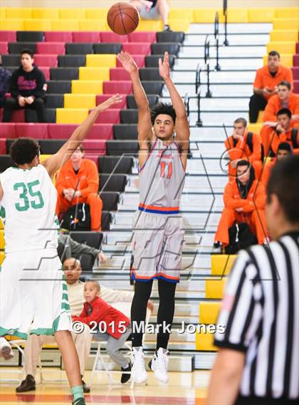 Thumbnail 3 in St. Mary's vs Rainier Beach (Hoophall West Invitational) photogallery.