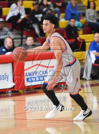 Thumbnail 1 in St. Mary's vs Rainier Beach (Hoophall West Invitational) photogallery.