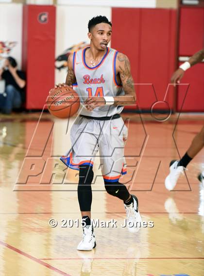 Thumbnail 2 in St. Mary's vs Rainier Beach (Hoophall West Invitational) photogallery.