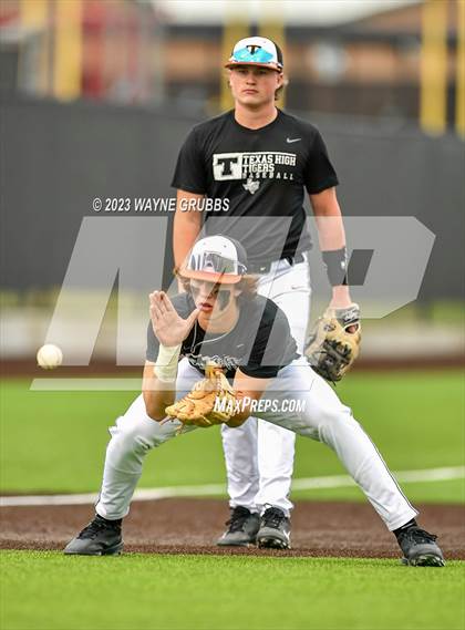 Thumbnail 3 in Lufkin @ Texas (UIL 5A Bi-District) photogallery.