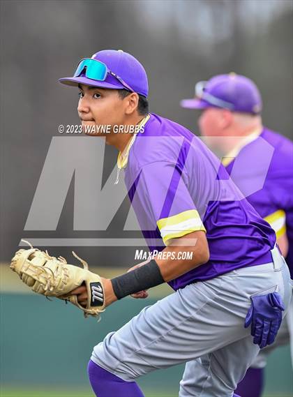 Thumbnail 3 in Lufkin @ Texas (UIL 5A Bi-District) photogallery.