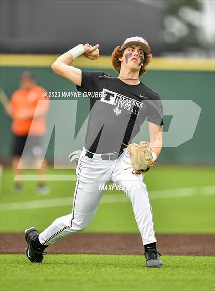 Thumbnail 2 in Lufkin @ Texas (UIL 5A Bi-District) photogallery.