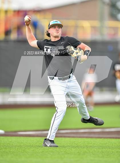 Thumbnail 2 in Lufkin @ Texas (UIL 5A Bi-District) photogallery.