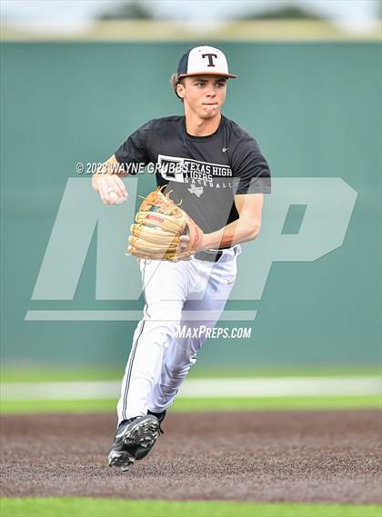 Thumbnail 3 in Lufkin @ Texas (UIL 5A Bi-District) photogallery.