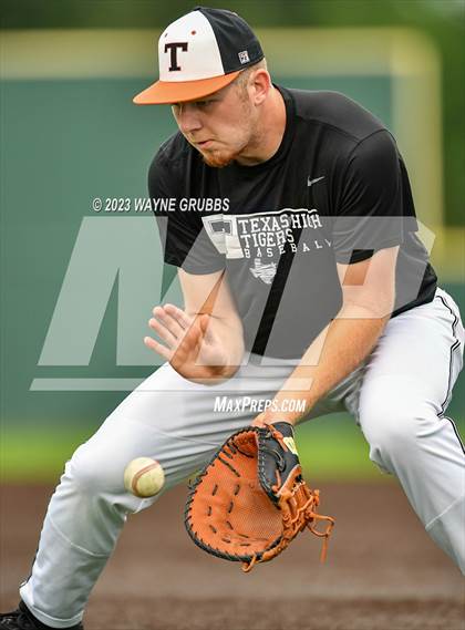 Thumbnail 2 in Lufkin @ Texas (UIL 5A Bi-District) photogallery.