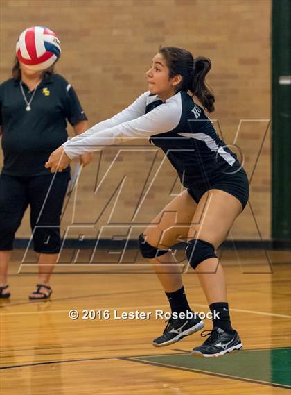 Thumbnail 2 in East Central vs Holmes Freshman photogallery.