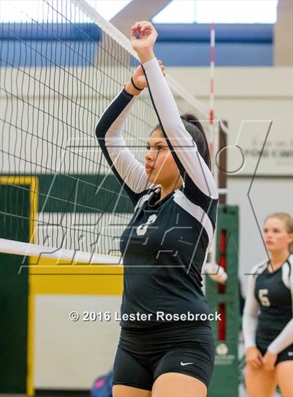 Thumbnail 2 in East Central vs Holmes Freshman photogallery.