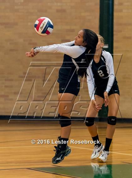 Thumbnail 2 in East Central vs Holmes Freshman photogallery.