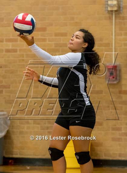 Thumbnail 3 in East Central vs Holmes Freshman photogallery.