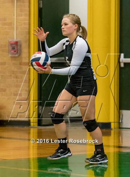 Thumbnail 1 in East Central vs Holmes Freshman photogallery.