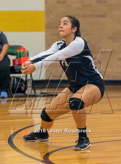 Thumbnail 1 in East Central vs Holmes Freshman photogallery.