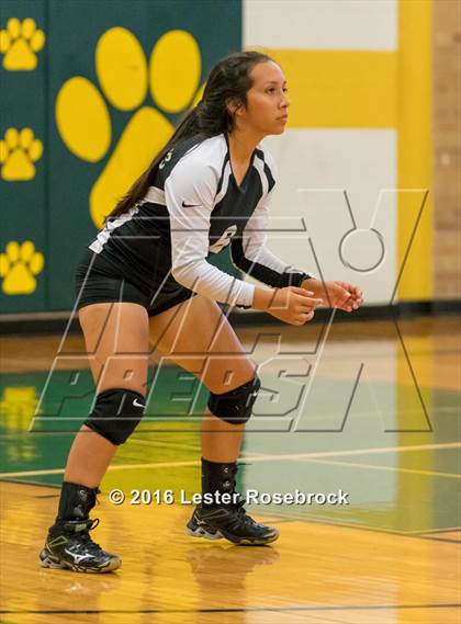 Thumbnail 3 in East Central vs Holmes Freshman photogallery.