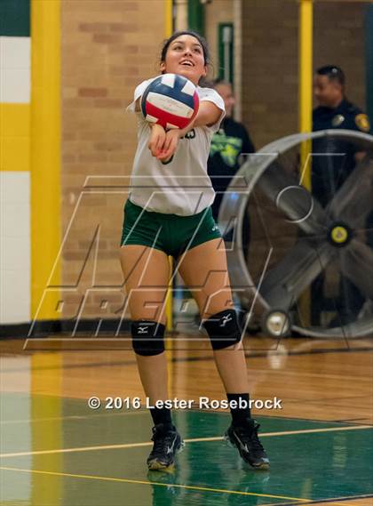 Thumbnail 2 in East Central vs Holmes Freshman photogallery.