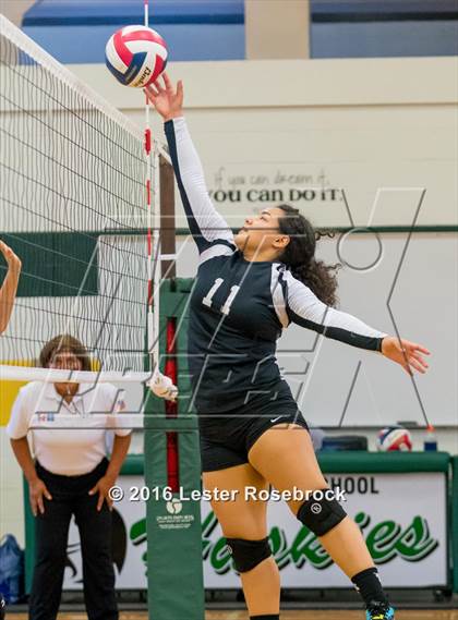 Thumbnail 1 in East Central vs Holmes Freshman photogallery.