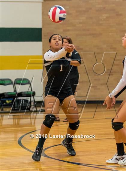 Thumbnail 1 in East Central vs Holmes Freshman photogallery.