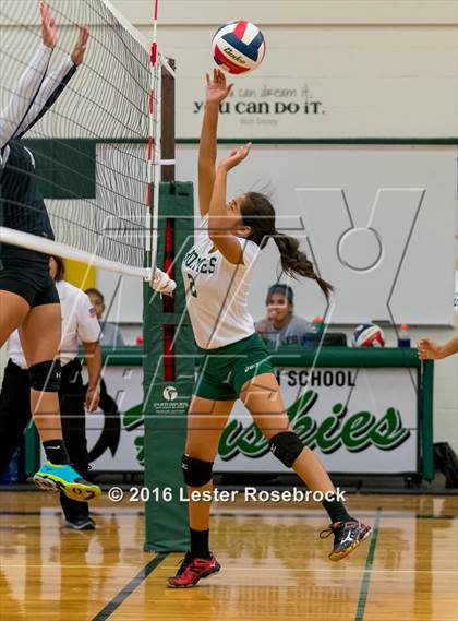 Thumbnail 1 in East Central vs Holmes Freshman photogallery.