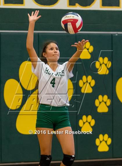 Thumbnail 3 in East Central vs Holmes Freshman photogallery.