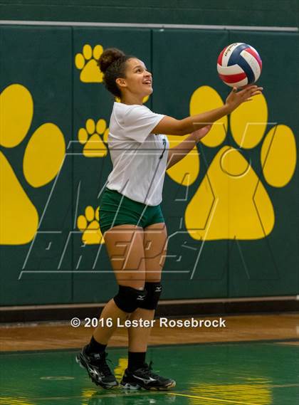 Thumbnail 2 in East Central vs Holmes Freshman photogallery.