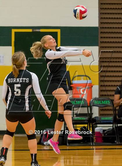Thumbnail 3 in East Central vs Holmes Freshman photogallery.