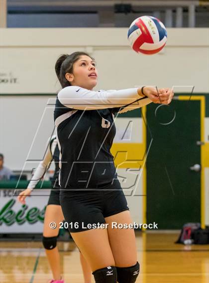 Thumbnail 1 in East Central vs Holmes Freshman photogallery.
