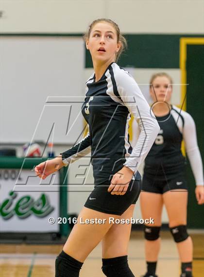 Thumbnail 2 in East Central vs Holmes Freshman photogallery.