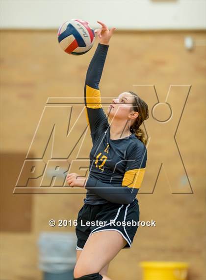 Thumbnail 2 in East Central vs Holmes Freshman photogallery.