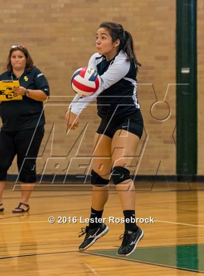 Thumbnail 2 in East Central vs Holmes Freshman photogallery.