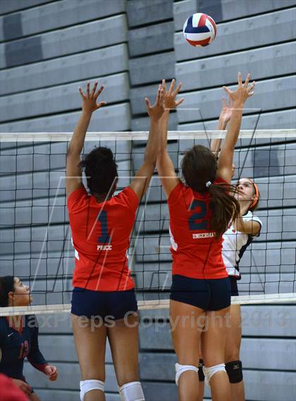 Thumbnail 3 in Redondo Union vs. Sacred Heart (Durango Fall Classic) photogallery.