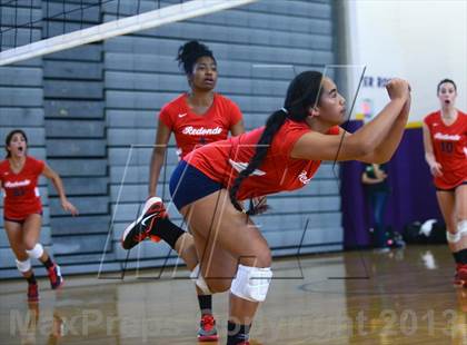 Thumbnail 3 in Redondo Union vs. Sacred Heart (Durango Fall Classic) photogallery.