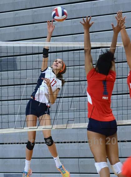 Thumbnail 2 in Redondo Union vs. Sacred Heart (Durango Fall Classic) photogallery.