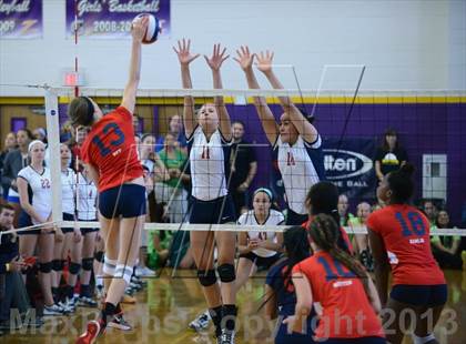 Thumbnail 2 in Redondo Union vs. Sacred Heart (Durango Fall Classic) photogallery.