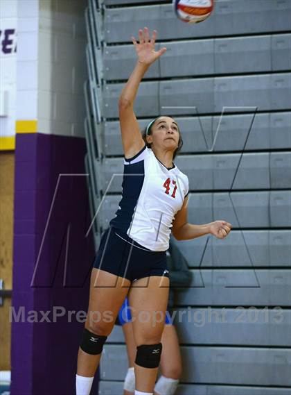 Thumbnail 3 in Redondo Union vs. Sacred Heart (Durango Fall Classic) photogallery.