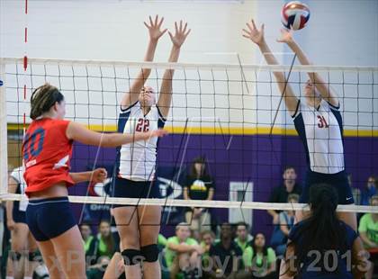 Thumbnail 3 in Redondo Union vs. Sacred Heart (Durango Fall Classic) photogallery.