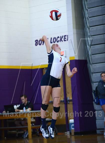 Thumbnail 2 in Redondo Union vs. Sacred Heart (Durango Fall Classic) photogallery.