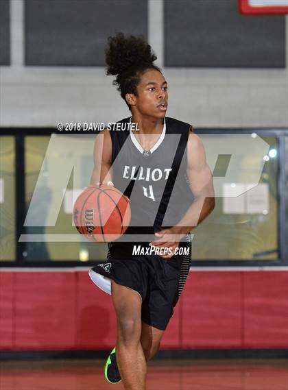 Thumbnail 1 in Elliot Christian vs. Central Valley (Trojan Christmas Classic) photogallery.